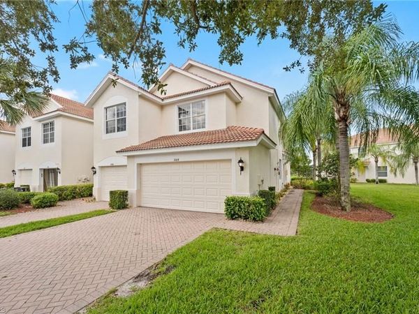 1084 Hampton CIR, Unit 49, NAPLES, FL 34105