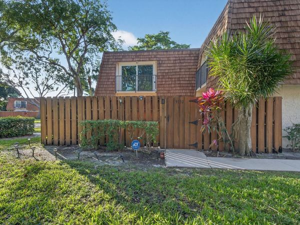9110 SW 22nd Court, Unit D-4, Davie, FL 33324