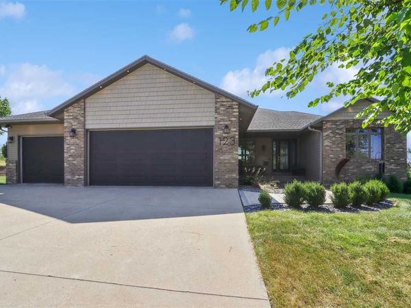 123 Bedford Road, Williamsburg, IA 52361