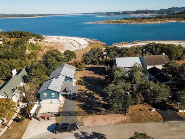 864 Lakebreeze DR, Canyon Lake, TX 78133