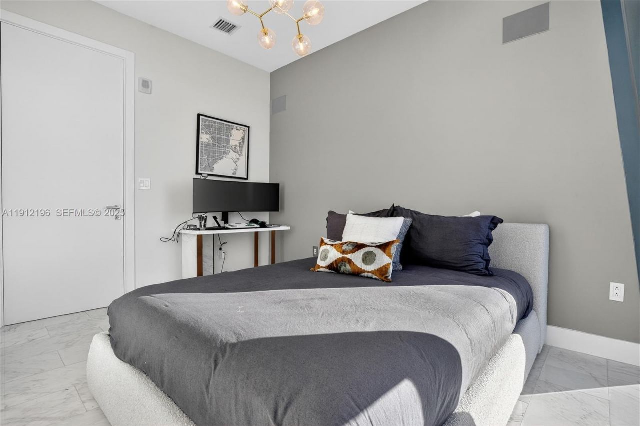 1451 Brickell Ave, Unit 4304, Miami, FL 33131 Photo