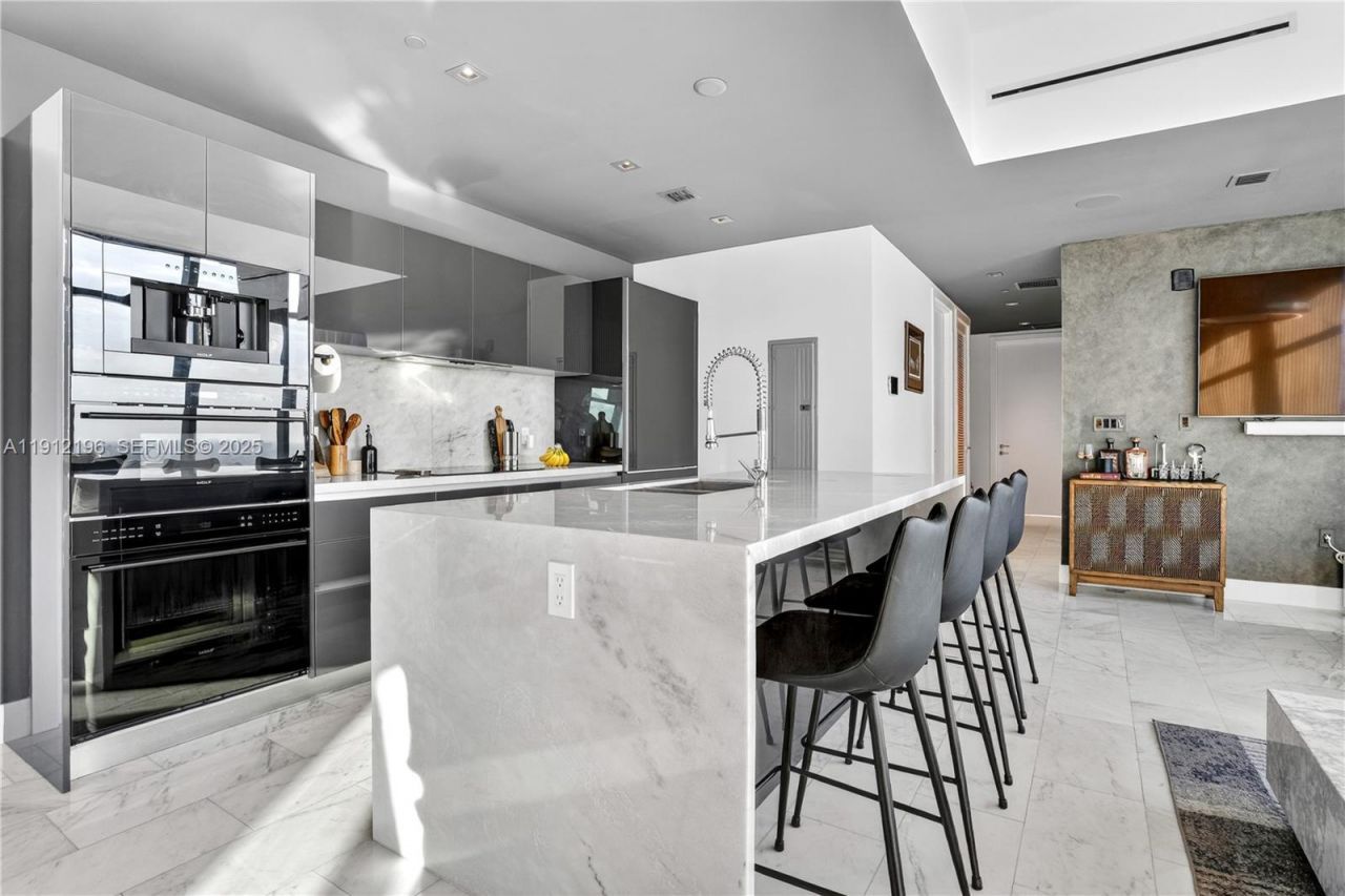 1451 Brickell Ave, Unit 4304, Miami, FL 33131 Photo