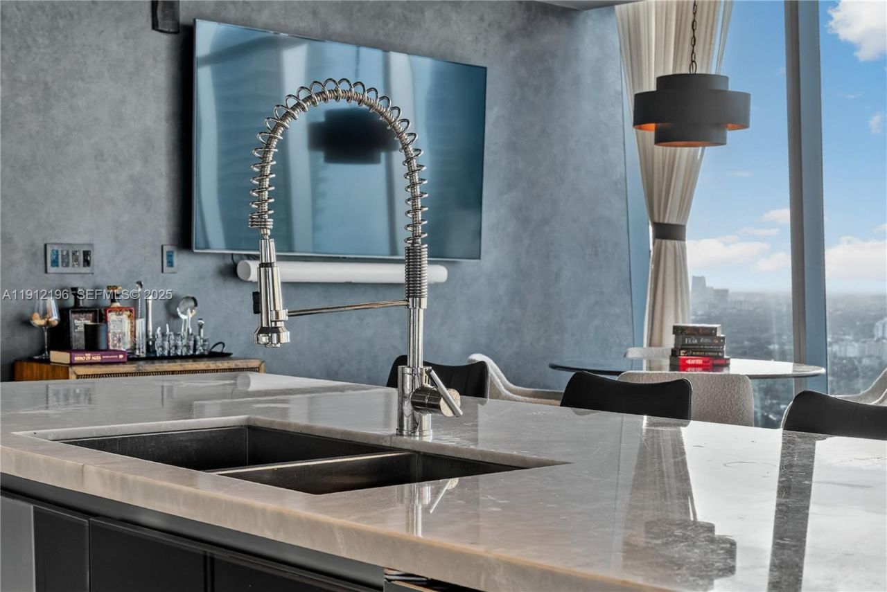 1451 Brickell Ave, Unit 4304, Miami, FL 33131 Photo