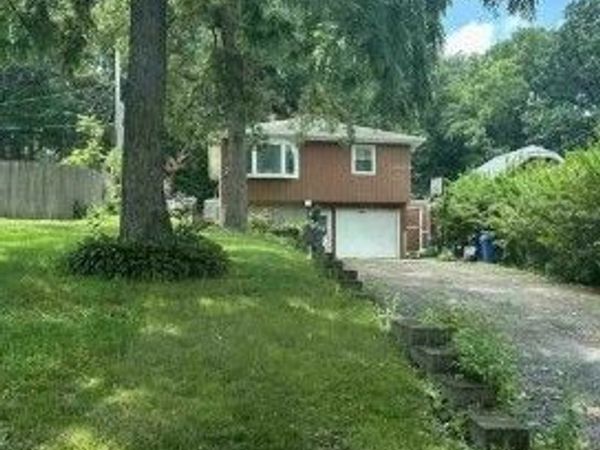 339 Hartman Court, South Elgin, IL 60177