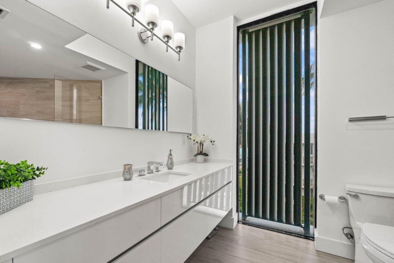 106 Inlet Way, Unit 304, Palm Beach Shores, FL 33404 Photo