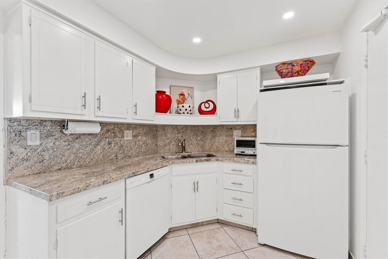 3333 NE 34th St, Unit 914, Fort Lauderdale, FL 33308 Photo