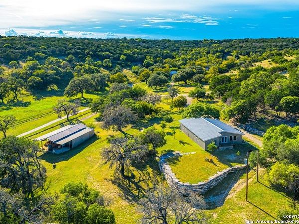 160 Enchanted Valley Rd., Kerrville, TX 78028