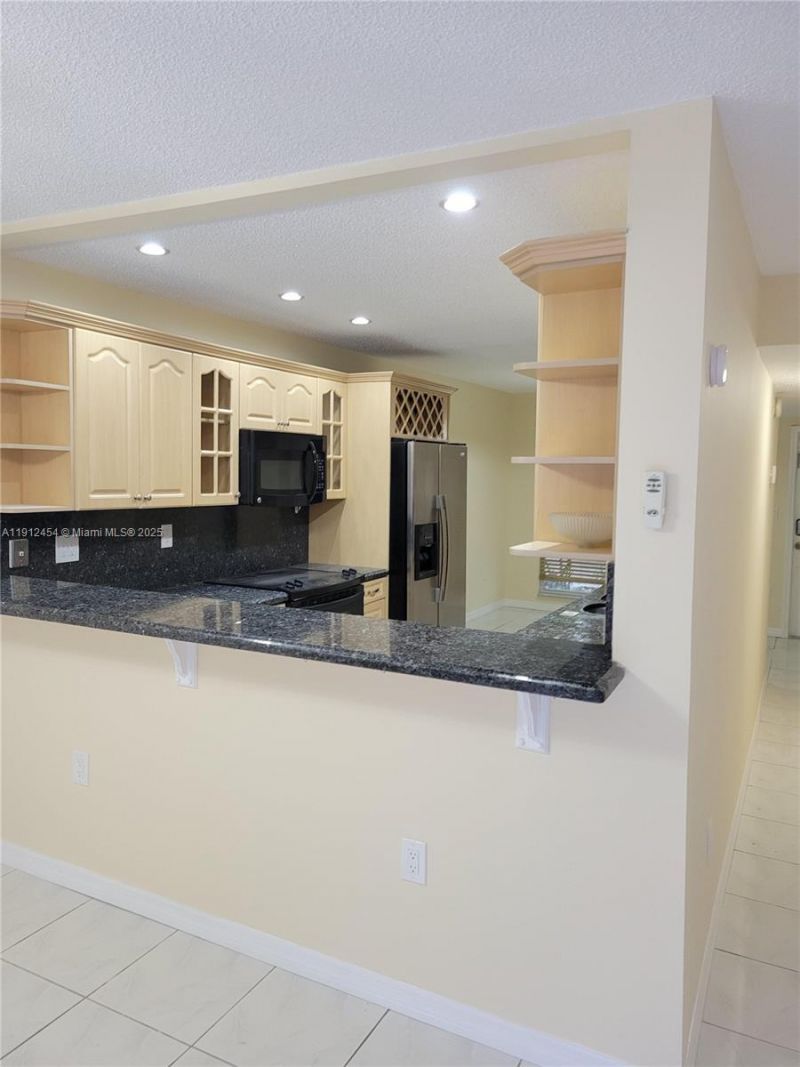 2750 34th Ave, Unit 9G, Hollywood, FL 33021 Main Photo