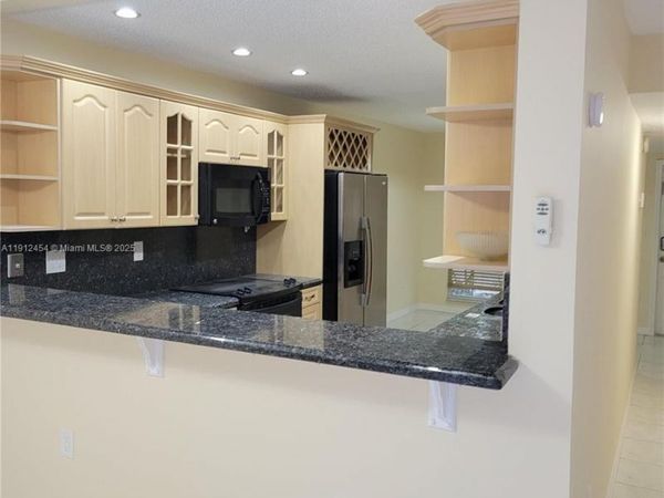 2750 34th Ave, Unit 9G, Hollywood, FL 33021