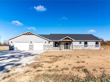 106 W Lake Shore Drive, Windsor, MO 65360