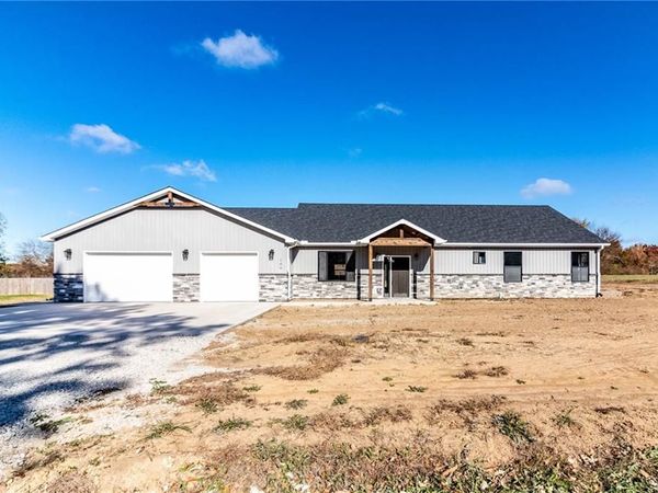 106 W Lake Shore Drive, Windsor, MO 65360