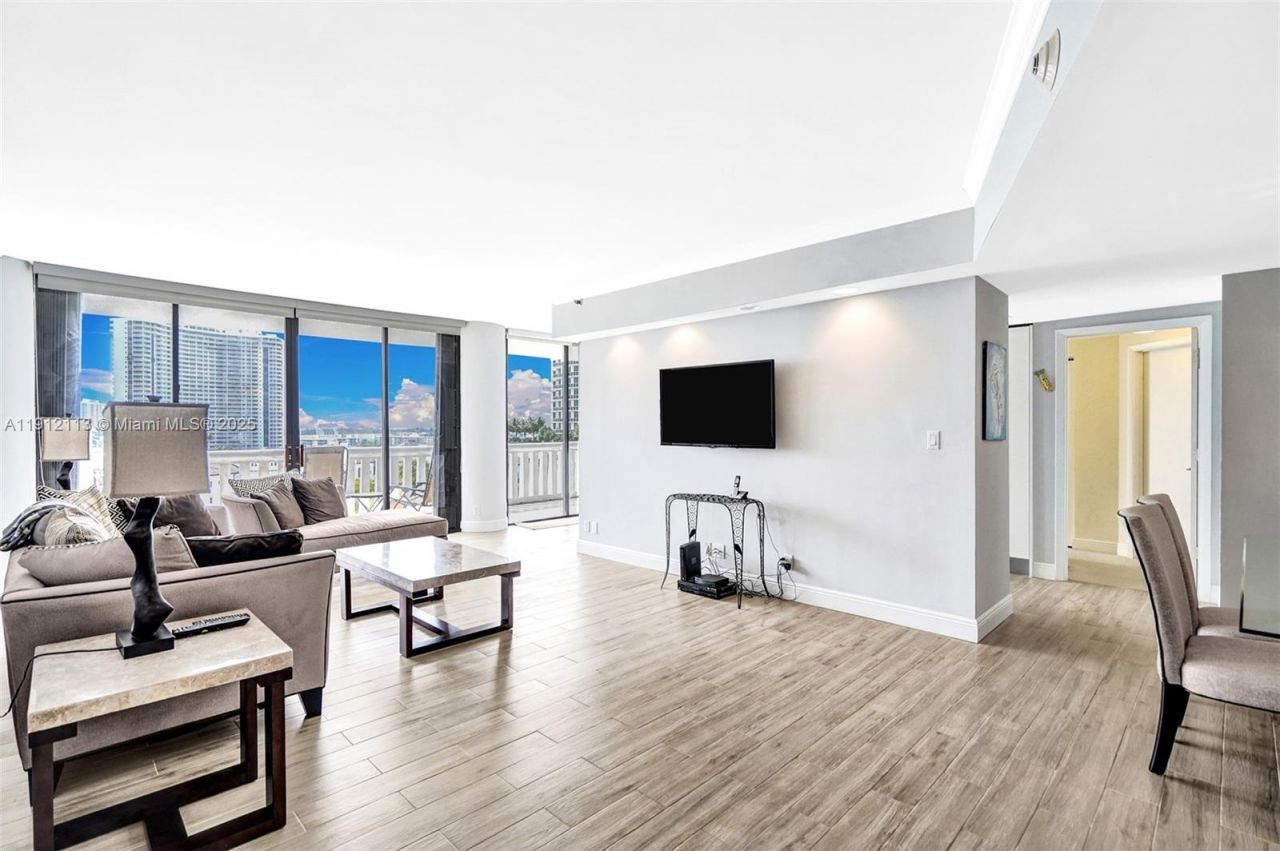 3000 Island Blvd, Unit 903, Aventura, FL 33160 Photo