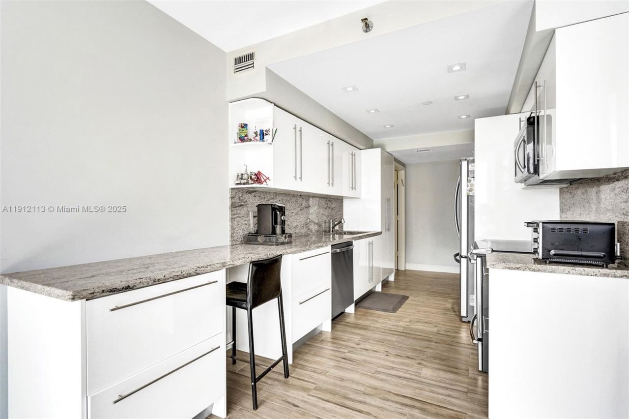 3000 Island Blvd, Unit 903, Aventura, FL 33160 Photo