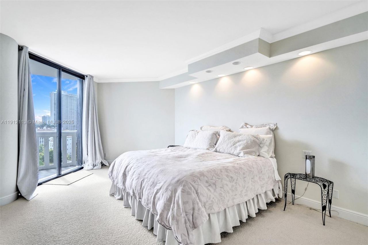 3000 Island Blvd, Unit 903, Aventura, FL 33160 Photo