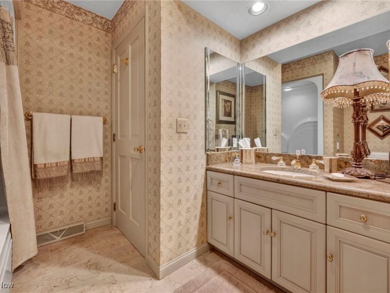 4670 Figgie Drive, Willoughby, OH 44094 Photo 18