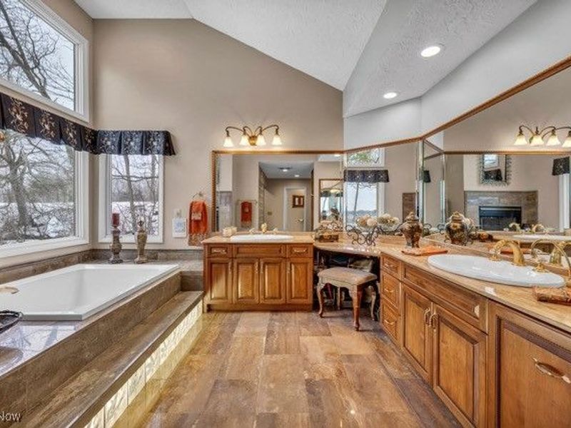 4670 Figgie Drive, Willoughby, OH 44094 Photo 22