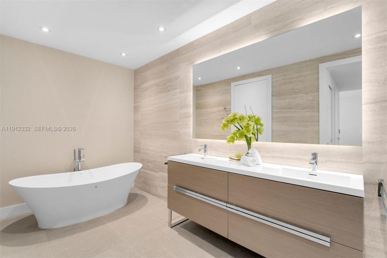 6103 Aqua Ave, Unit 504, Miami Beach, FL 33141 Photo