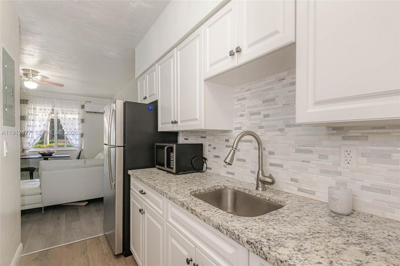 2524 Hayes St, Unit 9, Hollywood, FL 33020 Photo