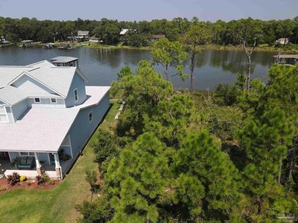 16326 Tarpon Dr, Pensacola, FL 32507