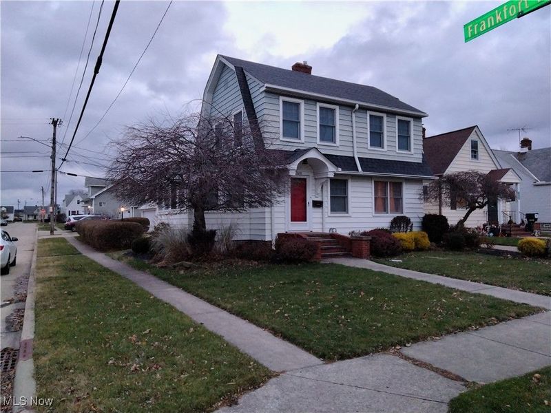 7608 Ridgefield Avenue, Parma, OH 44129 Photo 2