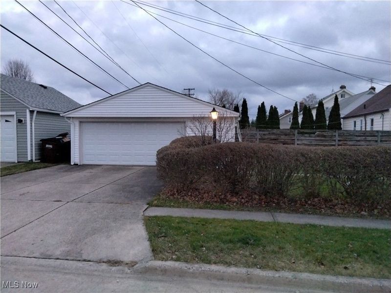 7608 Ridgefield Avenue, Parma, OH 44129 Photo 21