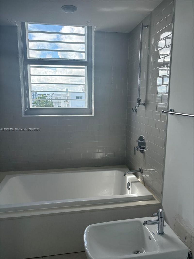 1025 92 St, Unit 701, Bay Harbor Islands, FL 33154 Photo