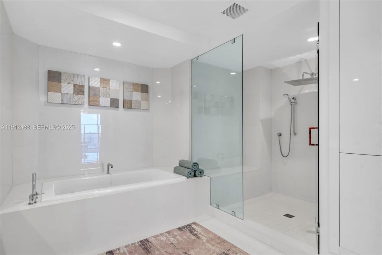 100 E Las Olas Blvd, Unit 3703, Fort Lauderdale, FL 33301 Photo