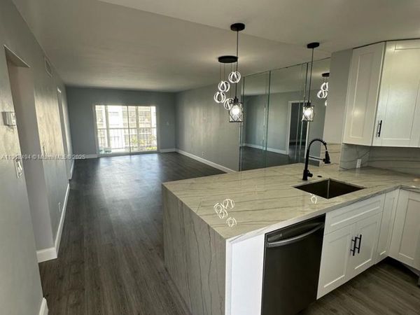 220 SW 9th Ave, Unit 406, Hallandale Beach, FL 33009