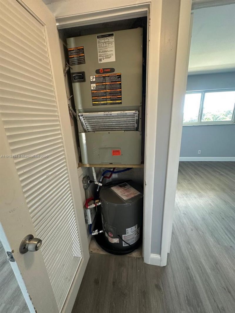 220 SW 9th Ave, Unit 406, Hallandale Beach, FL 33009 Photo