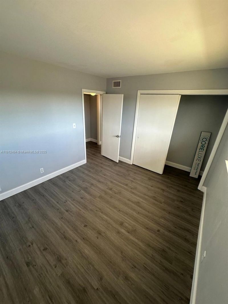 220 SW 9th Ave, Unit 406, Hallandale Beach, FL 33009 Photo