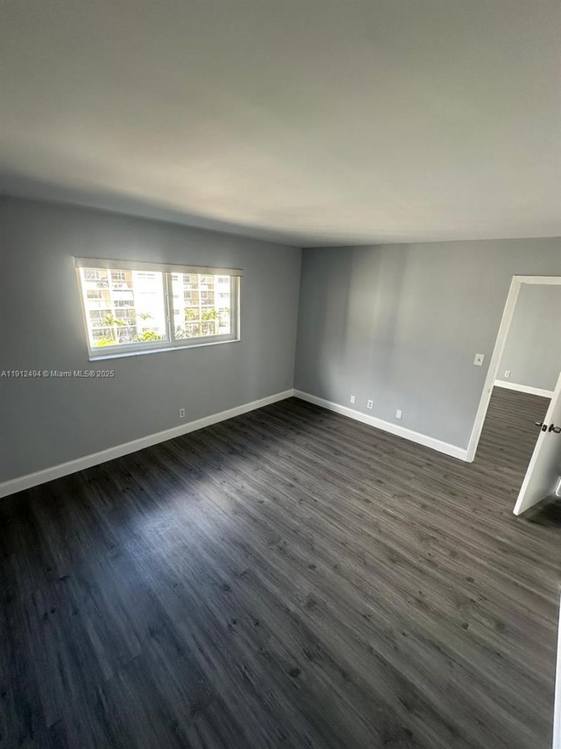 220 SW 9th Ave, Unit 406, Hallandale Beach, FL 33009 Photo