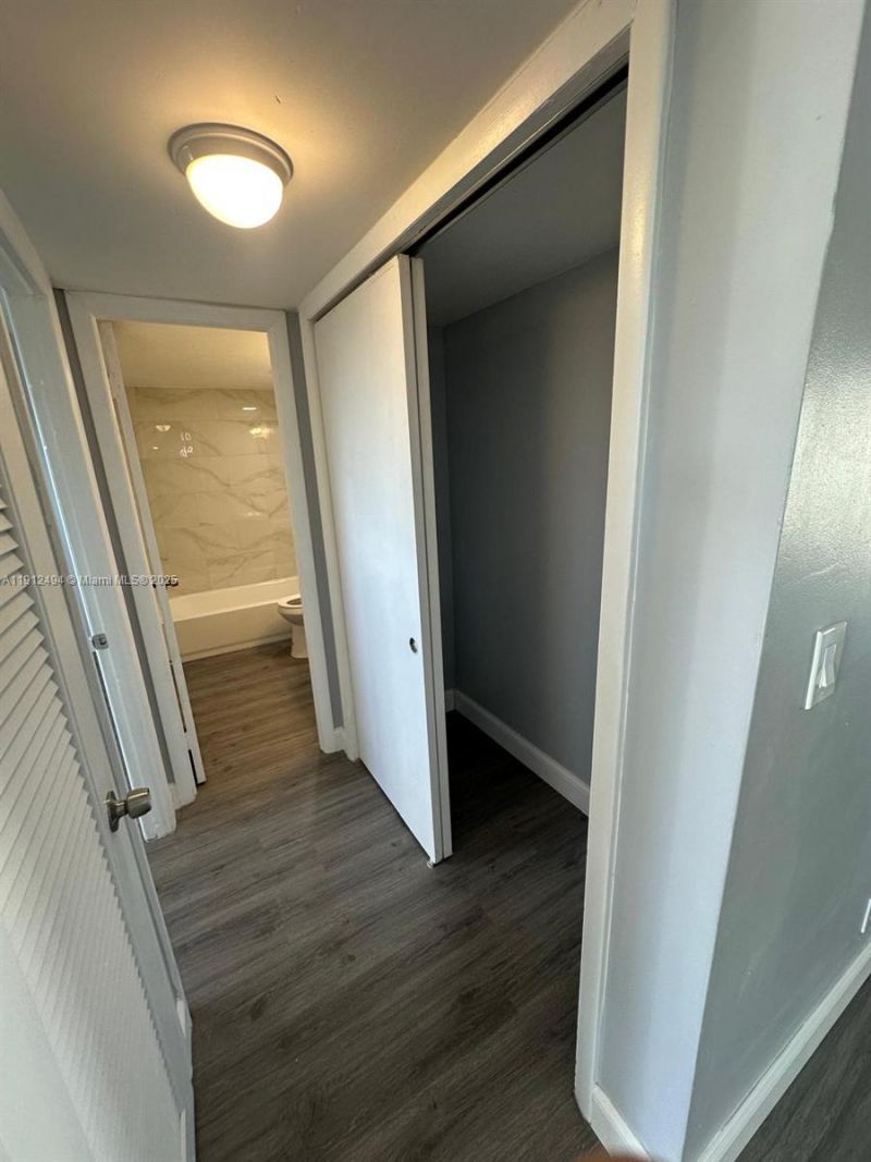 220 SW 9th Ave, Unit 406, Hallandale Beach, FL 33009 Photo