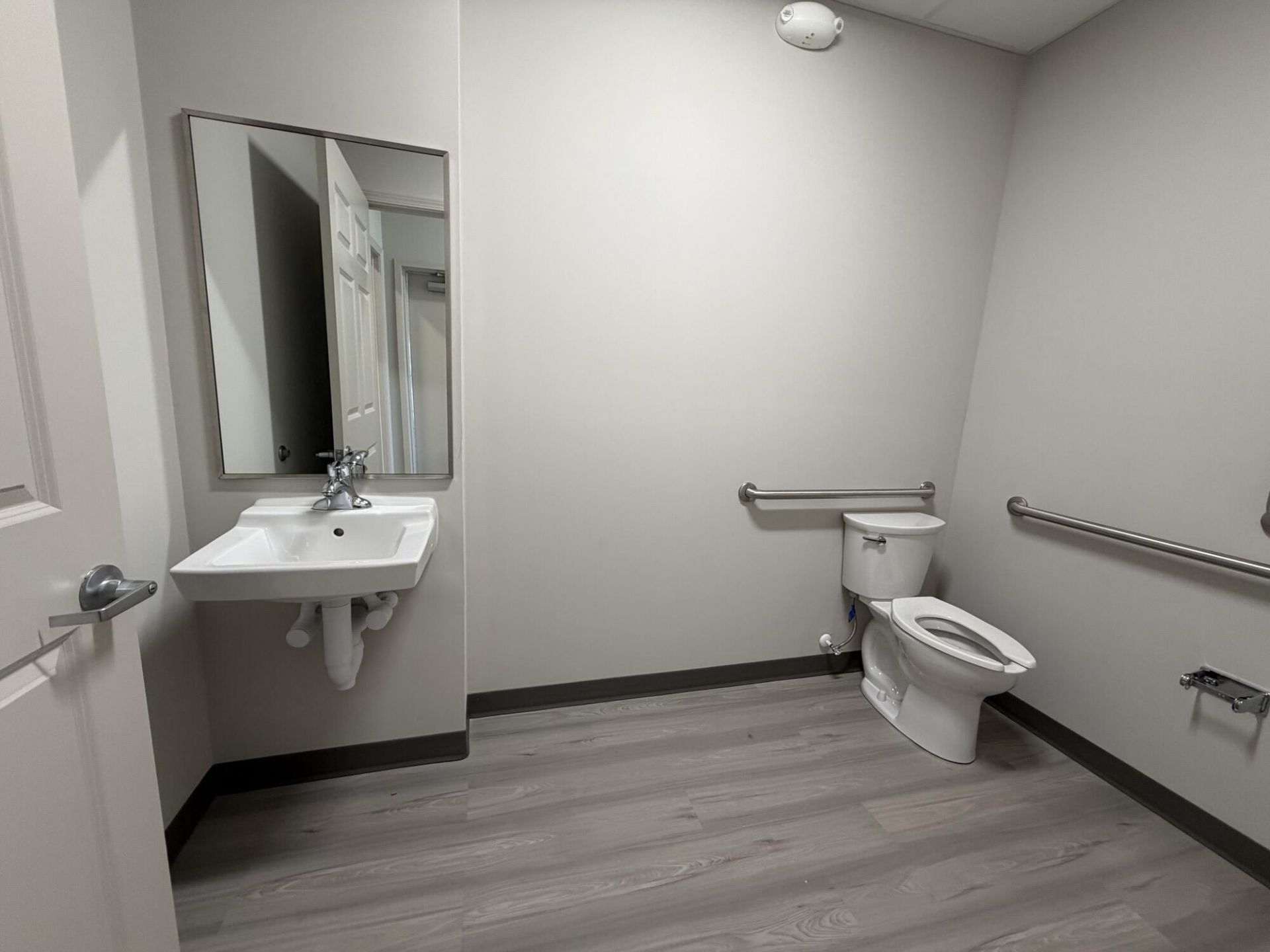 8476 Dorchester Road Photo 5