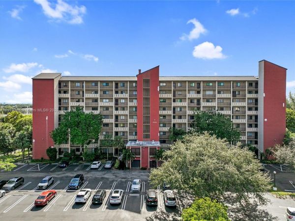 2206 S Cypress Bend Dr, Unit 801, Pompano Beach, FL 33069