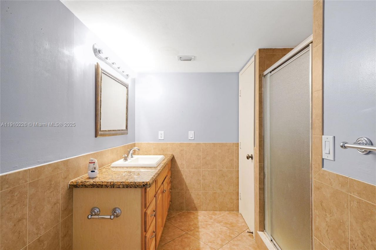 2206 S Cypress Bend Dr, Unit 801, Pompano Beach, FL 33069 Photo