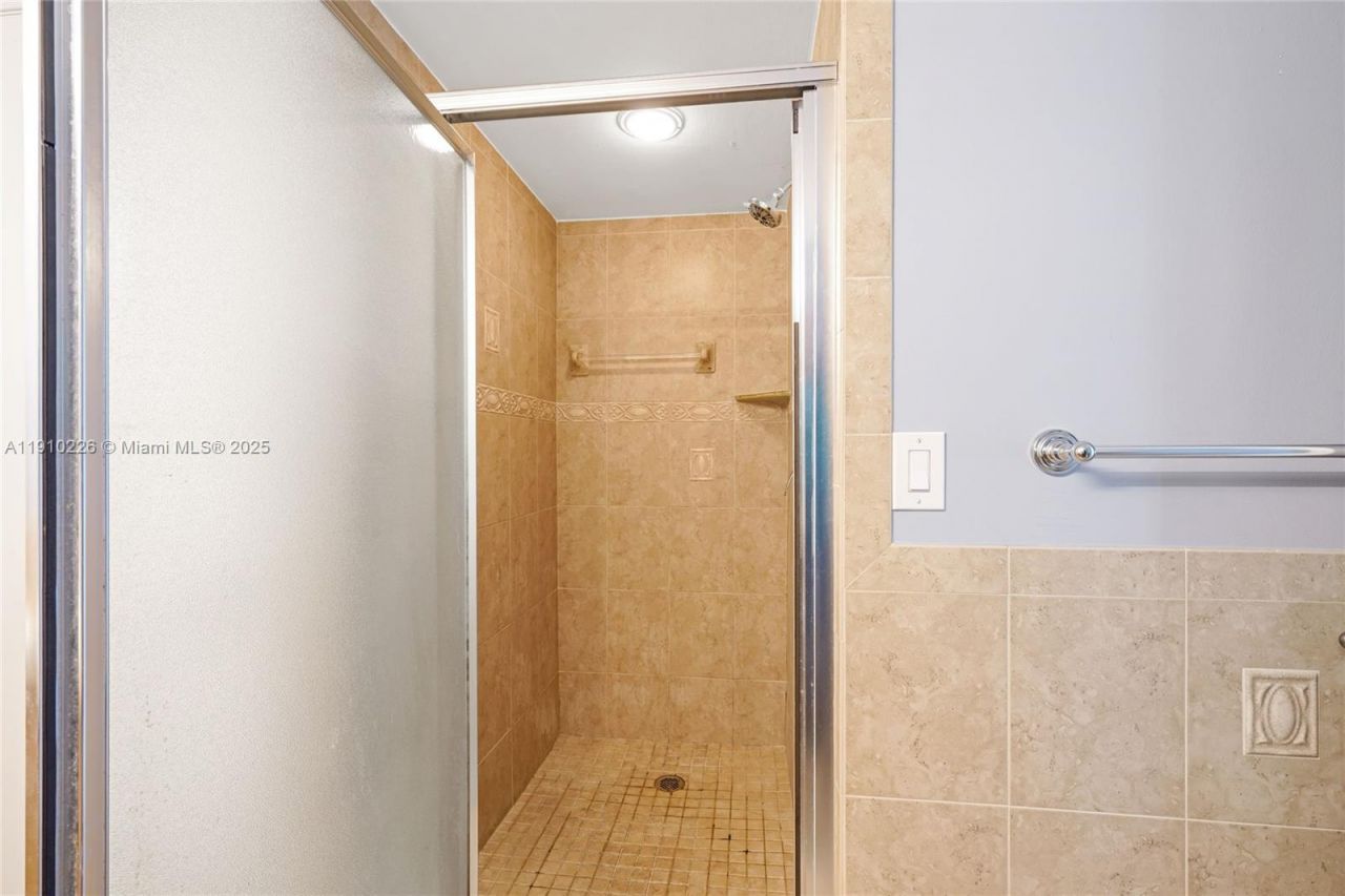 2206 S Cypress Bend Dr, Unit 801, Pompano Beach, FL 33069 Photo