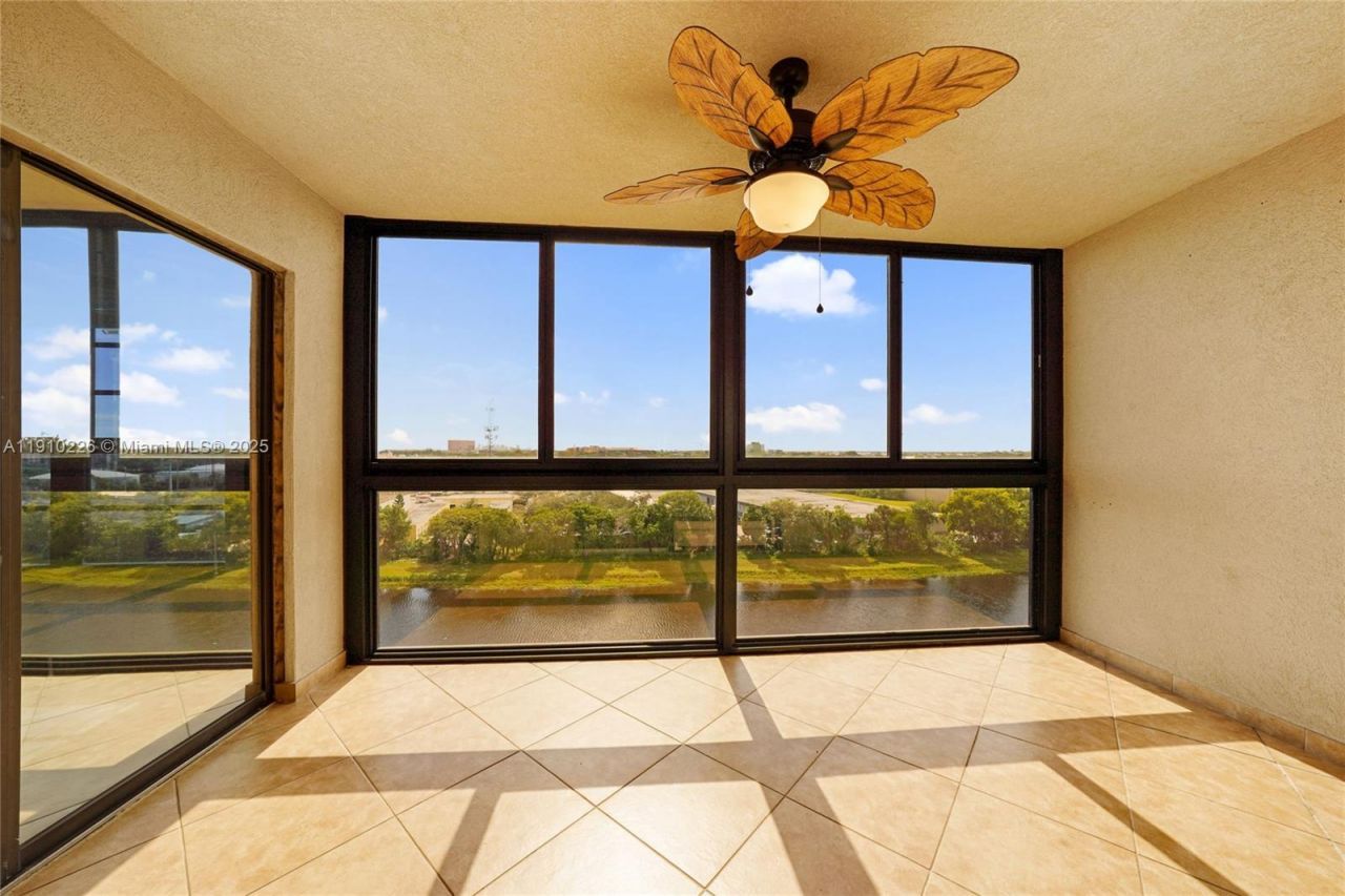 2206 S Cypress Bend Dr, Unit 801, Pompano Beach, FL 33069 Photo