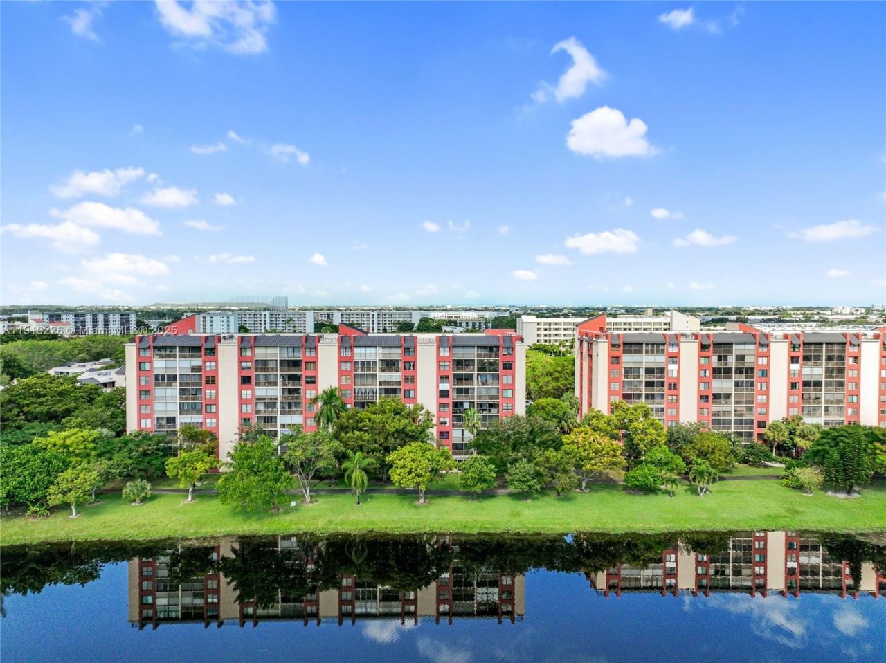 2206 S Cypress Bend Dr, Unit 801, Pompano Beach, FL 33069 Photo