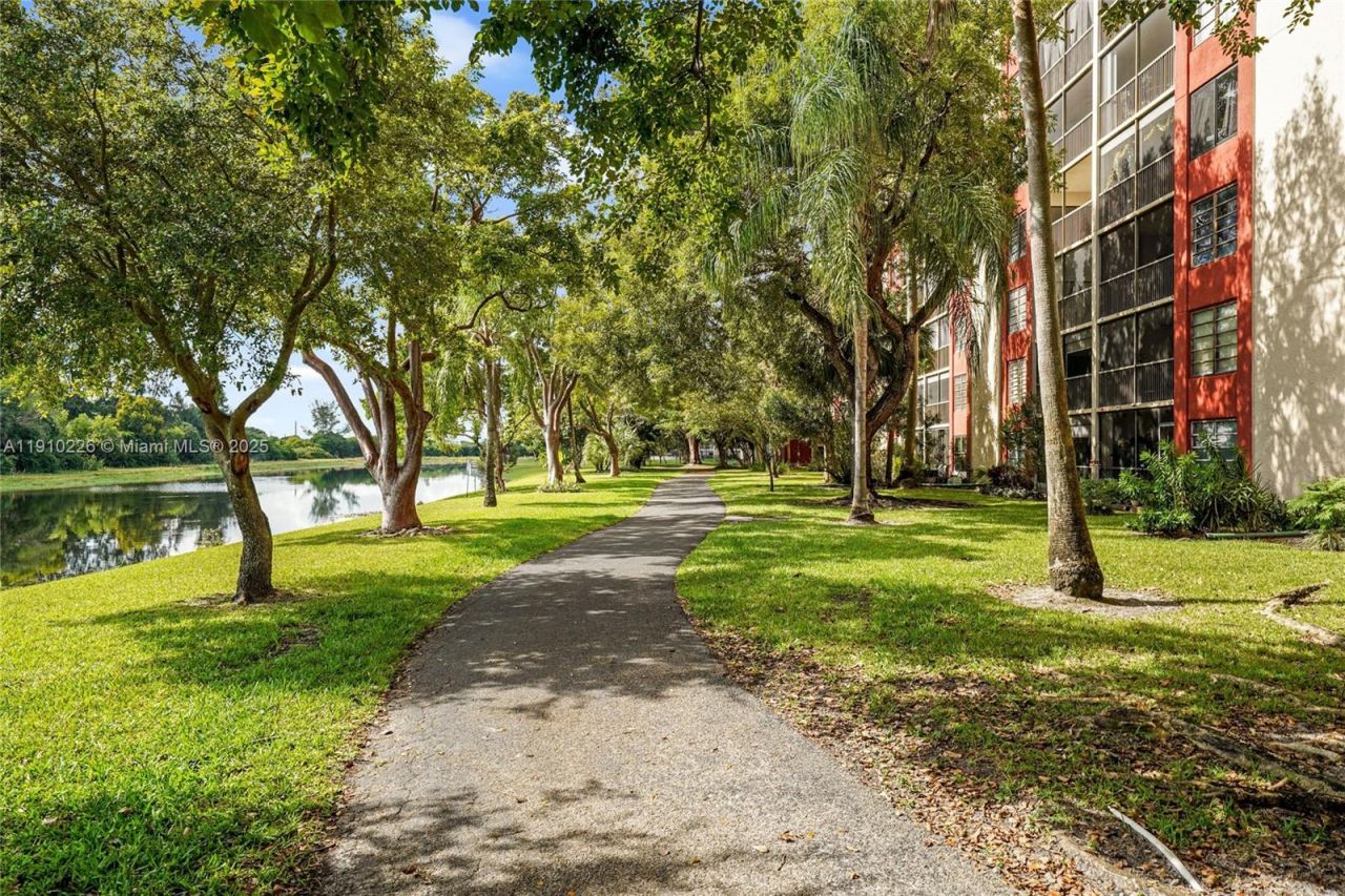 2206 S Cypress Bend Dr, Unit 801, Pompano Beach, FL 33069 Photo