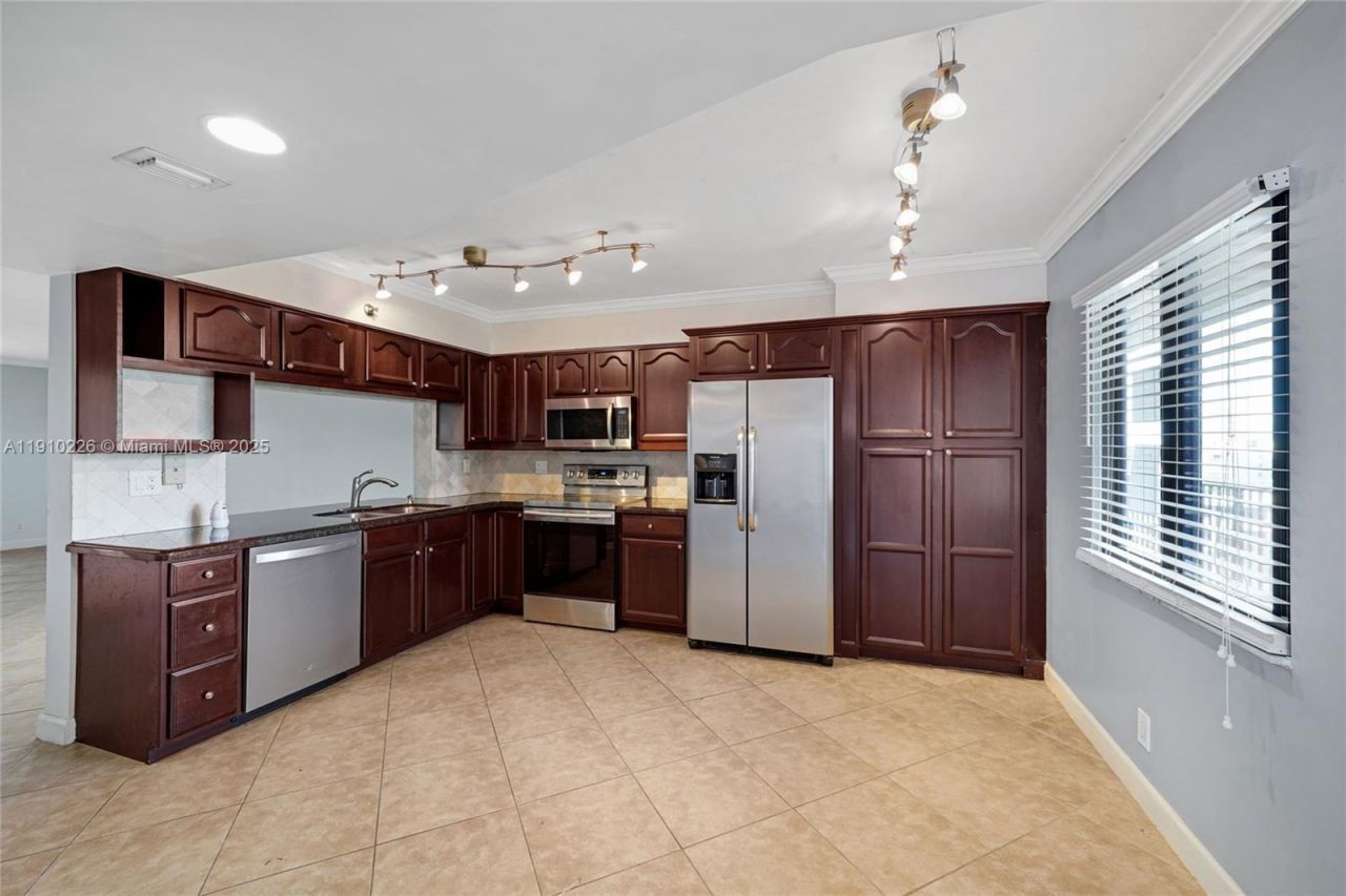 2206 S Cypress Bend Dr, Unit 801, Pompano Beach, FL 33069 Photo