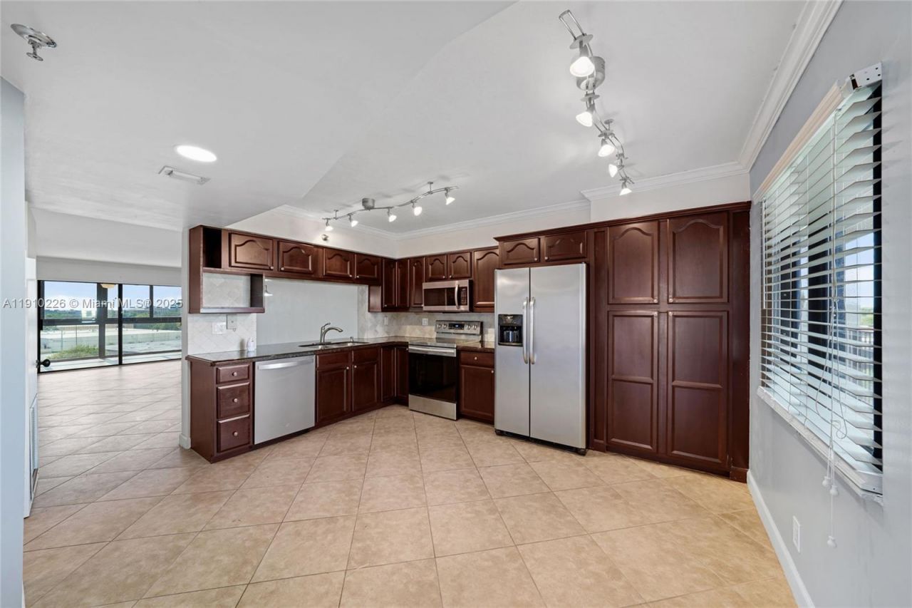 2206 S Cypress Bend Dr, Unit 801, Pompano Beach, FL 33069 Photo