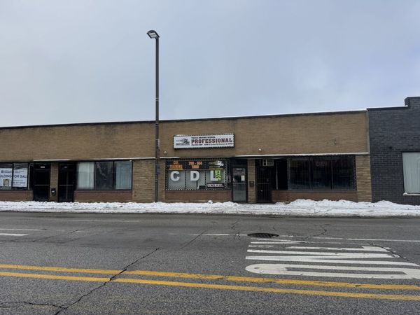 6244 S Archer Road, Summit, IL 60501