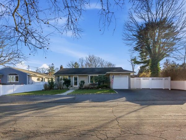 34 Weston Street, Huntington Station, NY 11746