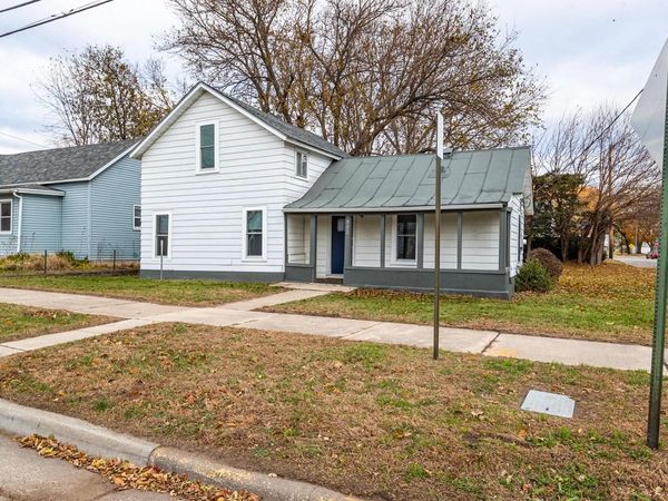 802 Charles STREET, La Crosse, WI 54603