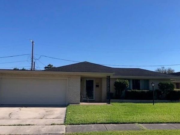127 WILLOW Drive, Gretna, LA 70053