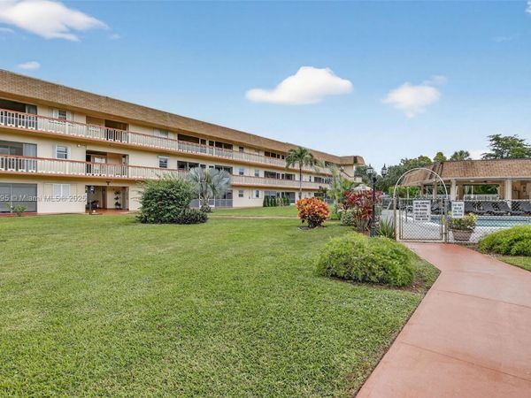 5300 Washington St, Unit T218, Hollywood, FL 33021