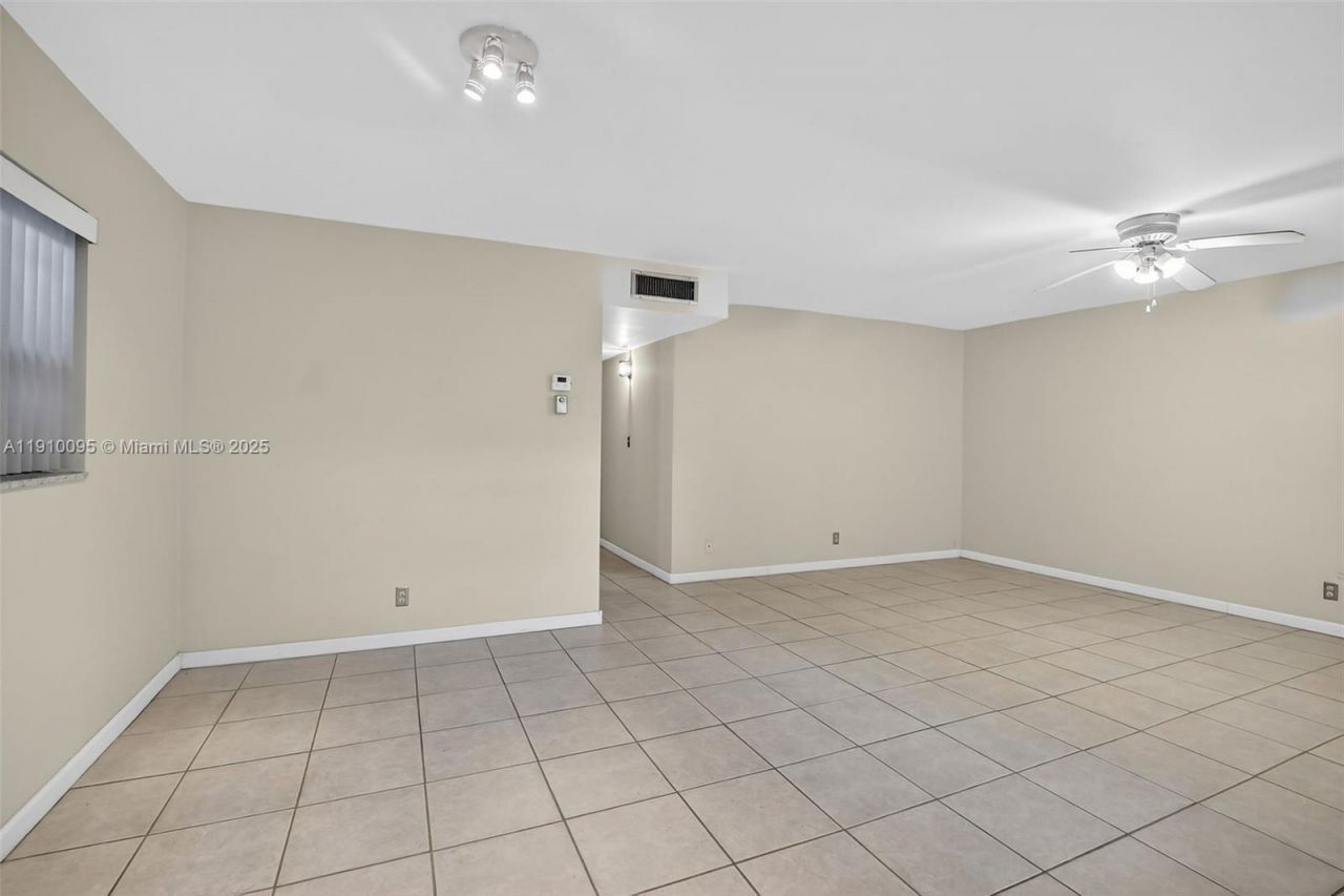 5300 Washington St, Unit T218, Hollywood, FL 33021 Photo