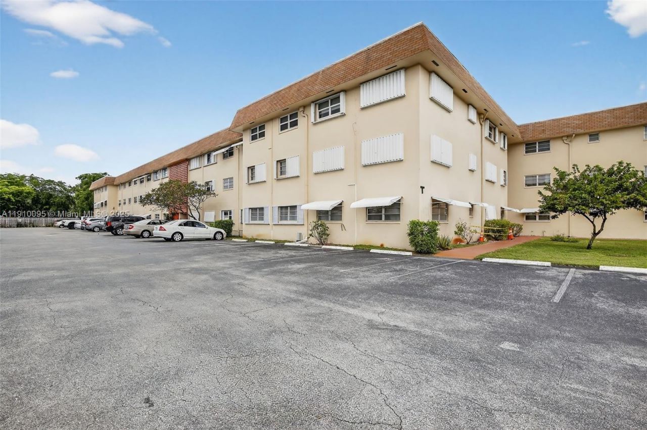 5300 Washington St, Unit T218, Hollywood, FL 33021 Photo