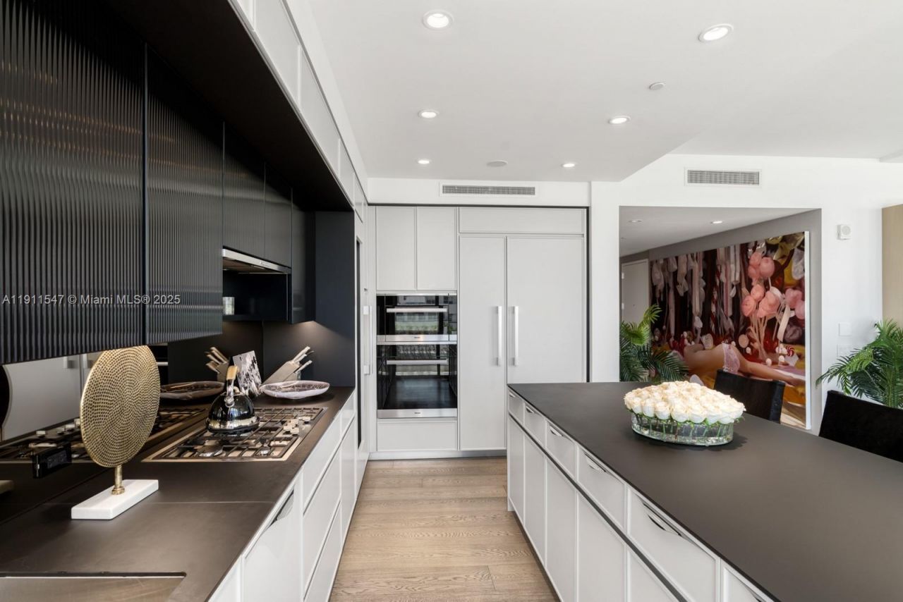 300 Collins Ave, Unit PH3, Miami Beach, FL 33139 Photo