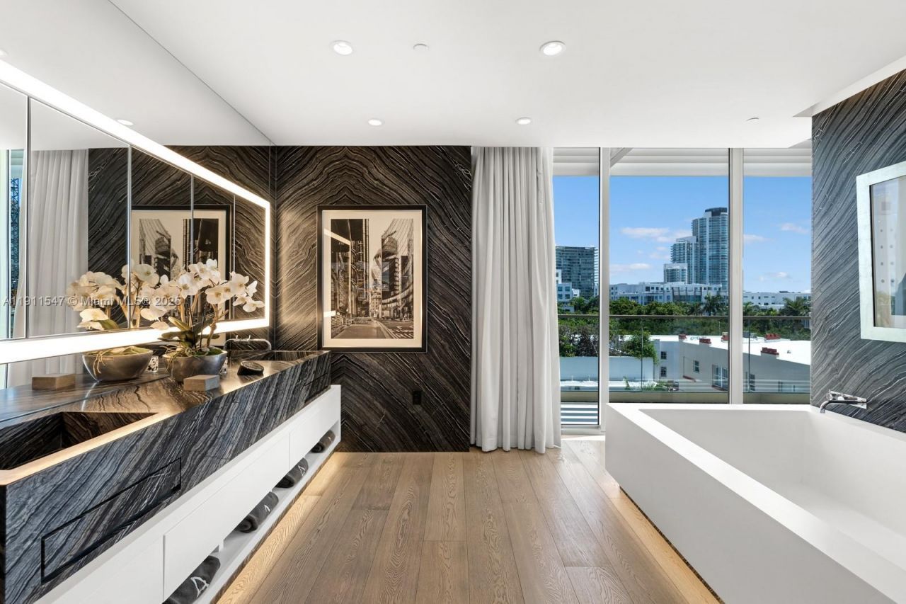 300 Collins Ave, Unit PH3, Miami Beach, FL 33139 Photo